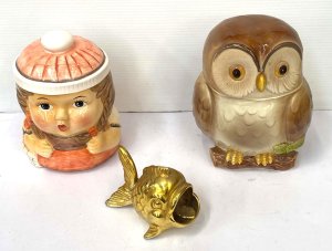 Lot 148 - 2 x Novelty ceramic biscuit jars inc Owl from Otagiri, Japan (22cm H)