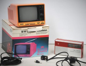 Lot 165 - 2 x retro AV items inc boxed pink Rover Sportz NW- 7201 5 5 B W Portab