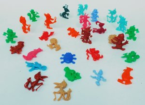 Lot 174 - Large mixed group lot of vintage cereal toys inc Society Zoo, Astro-Ni