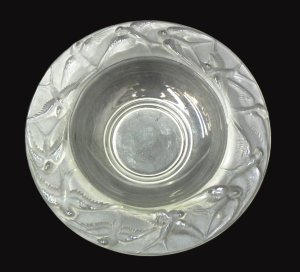 Lot 212 - 1930s Czech Art Deco frosted glass bowl by Joseph Inwald Barolac - 33c