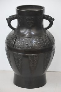 Large vintage 19th century Chinese Bronze Hu Vase - Traditional Decoration to to