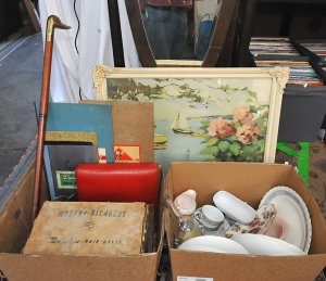 Lot 054 - Group lot 2 x boxes + heaps Games, Monopoly, Chess, etc English China,