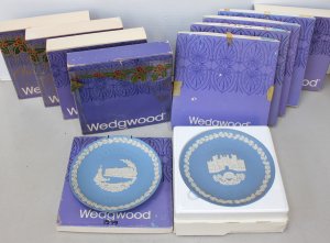 Lot 072 - 10 x Vintage Wedgwood 1970-80s Boxed Pale Blue Jasperware Christmas Ca