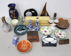 Lot 079 - Group mixed inc Herend Ceramic Blue & White rose, Aboriginal dot p