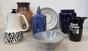 Lot 097 - Group lot - Mixed Ceramics - Australian Pottery incl large Trevor Pitt