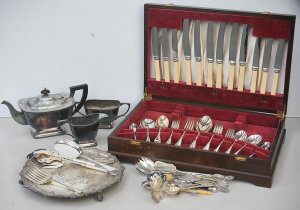 Lot 099 - Group lot - EPNS - Cased Dixon Cutlery set for 6, Hecworth classical 3