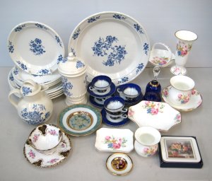 Lot 111 - Mixed Group lot inc Portmeirion Blue Holland Charger, Large Plates &am