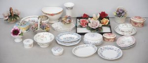Lot 131 - Group lot China & Ceramics inc Wedgwood Trinket Boxes, Pin Dishes,