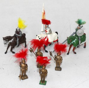 Lot 136 - Group lot vintage Toy Lead soldiers - Hand painted inc Johillco Armour
