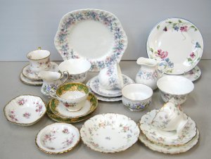 Lot 145 - Group lot English China inc Paragon Green & Floral, Victoriana Ros