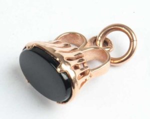 Lot 155 - 9ct gold onyx set fob seal pendant TW approx 3 5grms