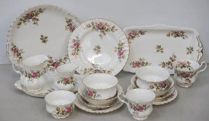 Lot 162 - Group lot Royal Albert Moss Rose Pattern China inc 2 x Trios, 2 differ
