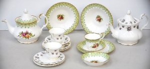 Lot 165 - Group lot Royal Albert China inc Old Country Roses (Green Trim variati