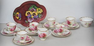 Lot 171 - Group lot - Quality English China - R Doulton Pansy pattern Shaped Bow