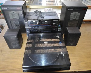 Lot 024 - Group lot of Audio inc 1980s Pioneer DC-X21Z stereo double cassette ta
