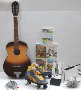 Lot 045 - Mixed lot inc vintage steel string guitar, Nintendo Wii + games inc Ze