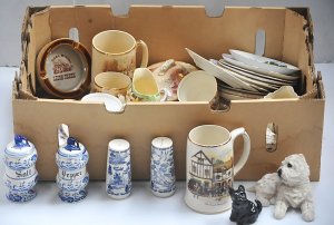 Lot 046 - Box lot of ceramics inc Meakin sandwich set, Sadler Tankards, Dog Figu
