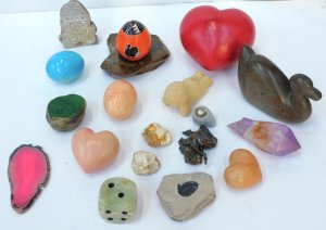 Lot 085 - Large group of stone items inc large amethyst crystal, copper and opal