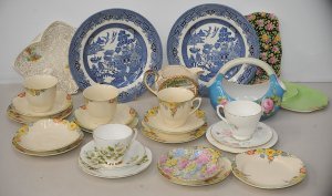 Lot 093 - Group lot Vintage English & Japanese china inc Noritake Basket wit