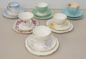 Lot 099 - 6 x Vintage and modern English china trios inc Royal Albert etc