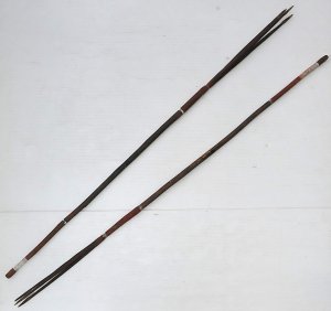 Lot 116 - 2 x vintage tribal 3 pronged fishing spears w ochre and white decorati