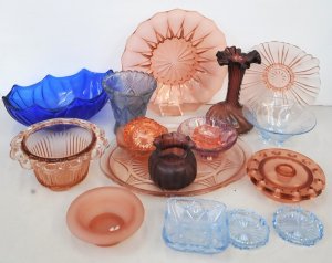 Lot 119 - Lge grp mainly blues & pink coloured glass incl Oval cobalt bowl,