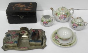 Lot 128 - Group of Vintage Oriental items inc hand coloured Japanese tea set for