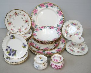 Lot 150 - Group lot Royal Albert inc Lydia Large & Small plates, Bowls, Tend