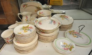 Lot 163 - Vintage Meakin dinner service for 12 + extras inc trios, water jug, su