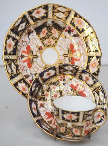 Lot 200 - c1920 Royal Crown Derby Imari Trio
