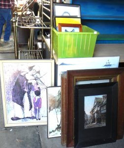 Lot 015 - Group lot - old Picture frames, Kitsch prints & pictures incl Wide