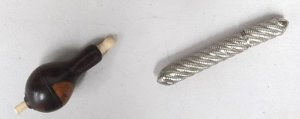 Lot 033 - 2 x vintage items inc turned macassar ebony and bone butler bell push,