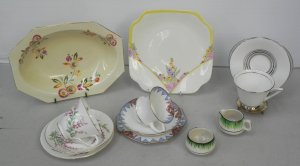 Lot 095 - Group lot Art Deco China Royal Doulton hand painted cake plate, Royal