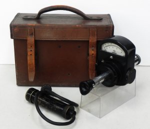 Lot 096 - Vintage leather cased Cambridge Instrument Co Disappearing Filament Py