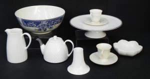 Lot 113 - Group lot of Modernist Wedgwood China inc Vera Wang Grosgrain Pedestal