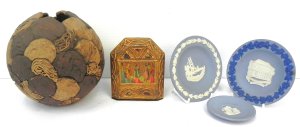 Lot 131 - Small Group Lot of assorted items incl, bookend with Mary, Joseph &amp