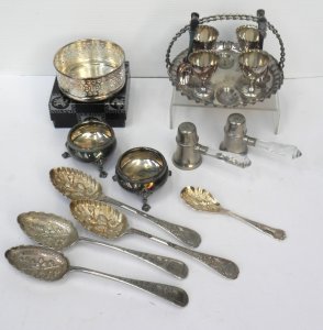 Lot 134 - Group of EPNS inc boxed Strachan pierced bottle coaster, boiled egg se