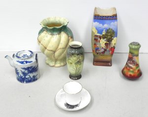 Lot 173 - Group of vintage quality ceramics inc Czeck Alien Ware spiral fluted v