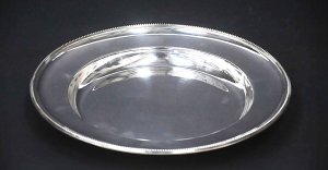 Lot 205 - Hallmarked c1917 Sheffield Mappin & Webb circular Tray - Beaded ri