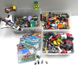 Lot 011 - 3 x boxes Vintage & Modern Lego inc mini figures, vehicles, space