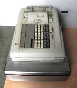 Lot 012 - Vintage c1950s Regna Cash Register - w Key, working & in Good orig