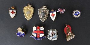Lot 031 - Group lot of Vintage Badges, Pins & Medallions inc 1950s Enamel T