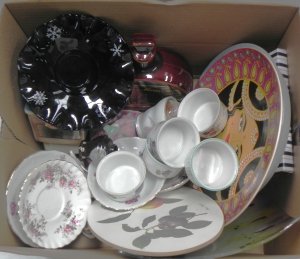 Lot 044 - Box lot Mixed inc Bagley Black Snowflake bowl, Royal Worcester Evesham