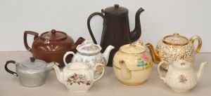 Lot 081 - Group Lot of Assorted Vintage Tea Pots inc, China Sadler, Sudlow, meta
