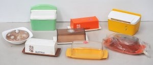 Lot 088 - Group lot Retro as New Kitchen Plastics inc Yellow Nally Ware Salt Can