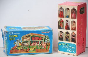 Lot 108 - 2 x Boxed Vintage Kids Toys inc Blue-Box 81 Piece Home Set w Yellow Fo