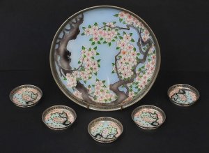 Lot 113 - Vintage Japanese 6 pces Glass & Metal Circular Tray & Coasters