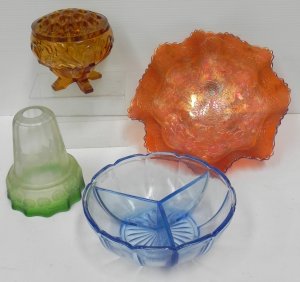 Lot 115 - 4 pces vintage Glass inc Iridescent Marigold footed Master Bowl - Two