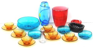Lot 122 - Group lot Coloured glass inc Blue Vase with Yellow & White freefor