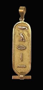 Lot 165 - 18ct gold Egyptian pendant with embossed hieroglyphs - marks include I